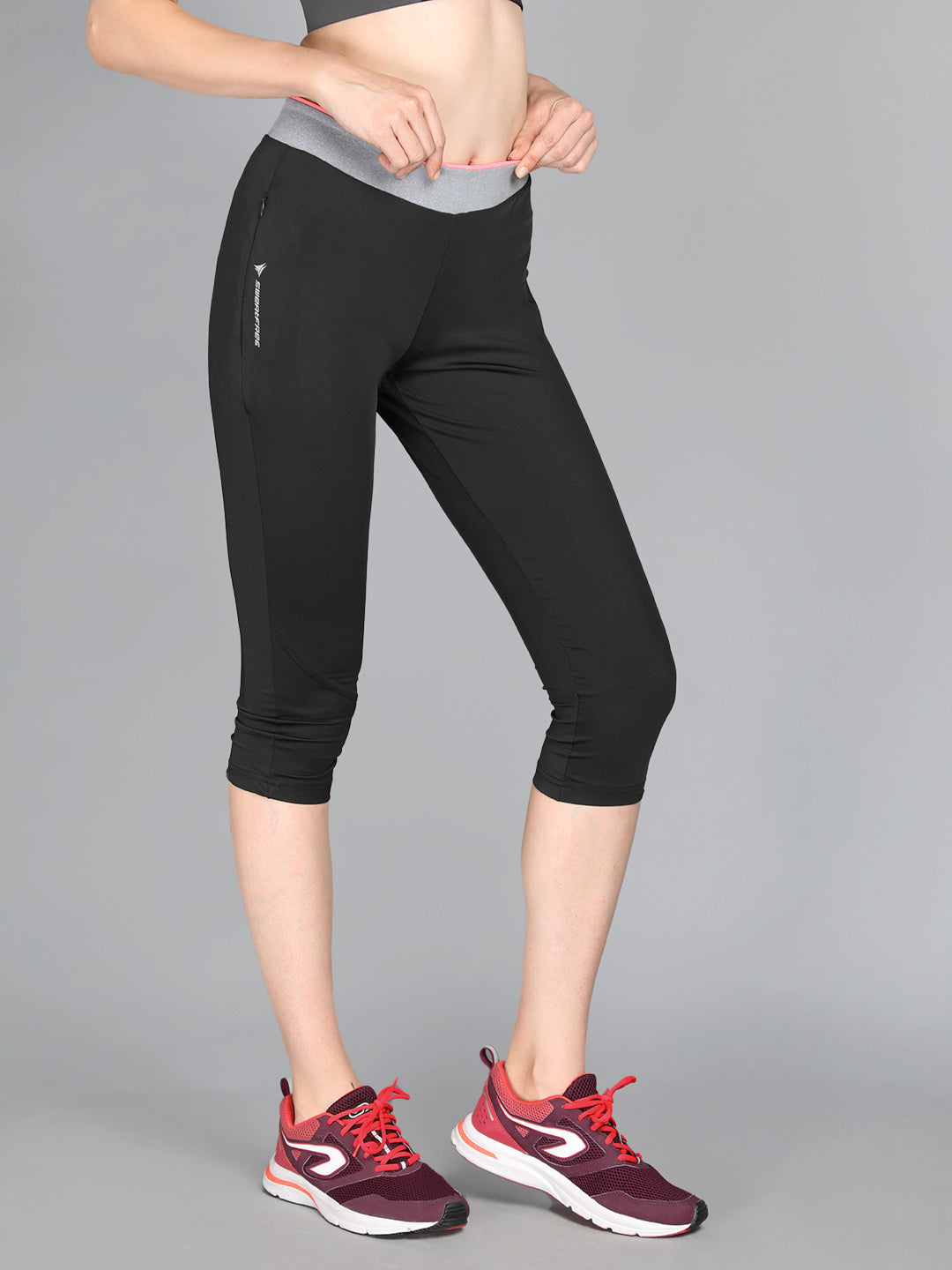 Livfree Women's Capri in Solid Pattern One side zipper pocket -Black